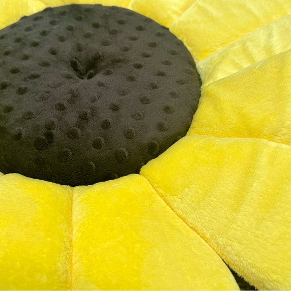 Blooming Bath Baby Sink Insert Sunflower Plush Bath Seat | Yellow - Picture 4 of 7